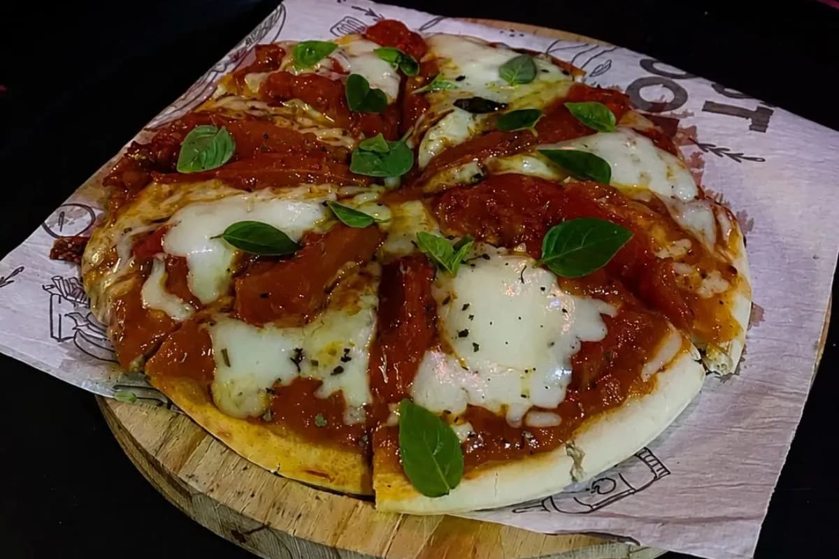 Pizza Margherita Especial (promoção válida para todas as quintas de agosto)